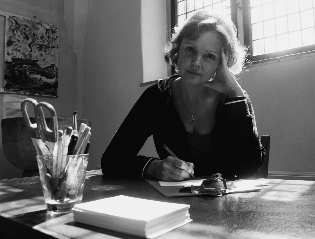 "Kunst is voor mij een verrassing. Je weet nooit wat je gaat tegenkomen, hoe iemand anders iets heeft geïnterpreteerd. Dat kan me onverwachts enorm raken." - Annemarie
